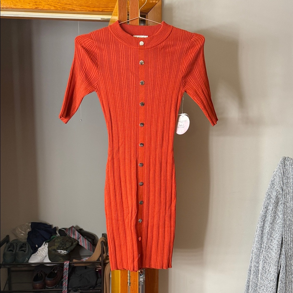 Stylish Button-Down Midi Dress in Red